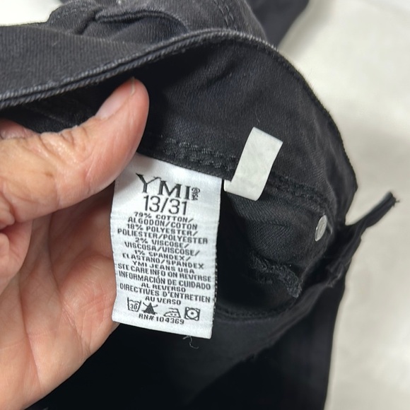 YMI Black Straight Leg Jeans Modern Minimalist Style - Picture 4 of 9